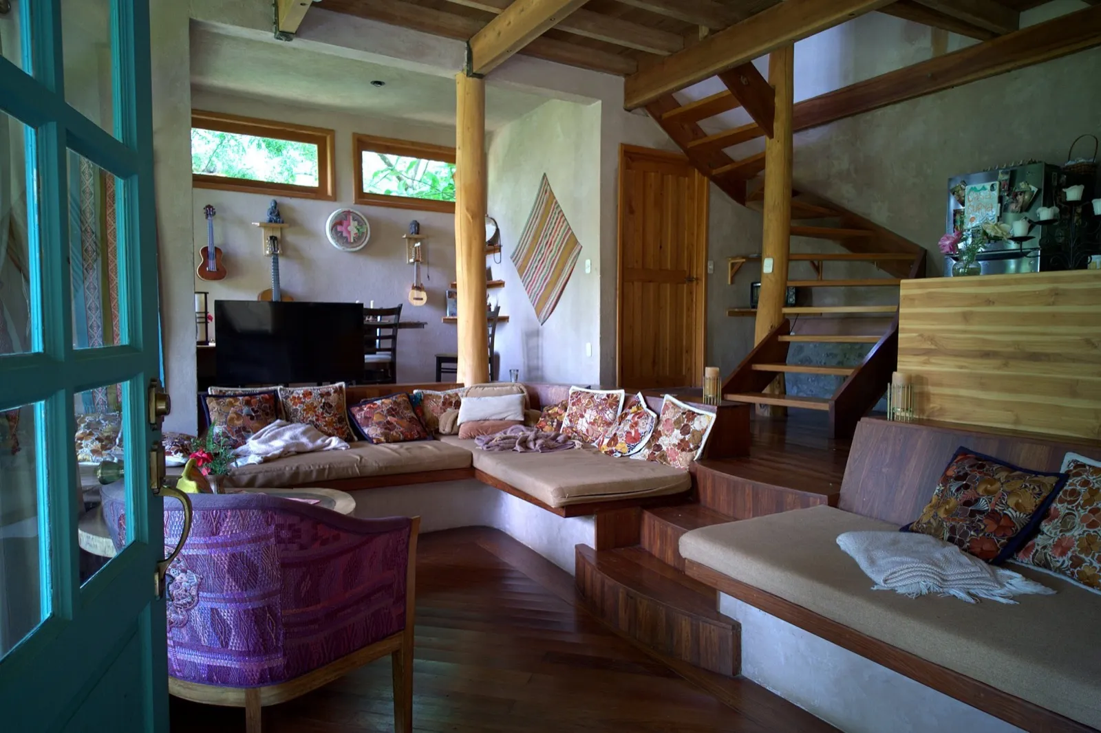 Inside Casa de Surya: earth-plastered walls, exposed timber structure and built-in seating
